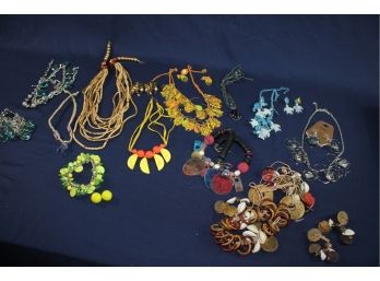Fun Necklaces-lots Of Color