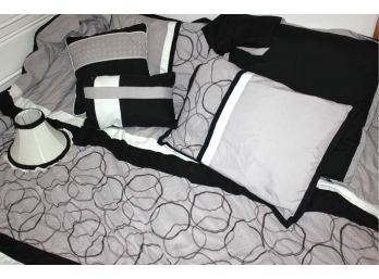 Nice Queen Comforter With Two Throws, Pillows, 2 Bed Pillows, 1 Square Pillow With Extra Cover