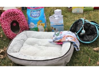 Cat Lot 2-two Beds, Watering Cube, Cat Litter