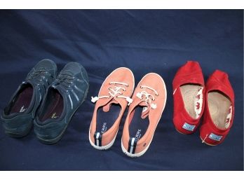 3 Pair Casual Shoes-all Size 10, Tom's, Sperry's And Skechers