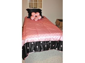 Lot 2 Of 2-twin Bed On Frame With Rollers, Includes Sheets, Bed Spread, 4 Pillows, Foam Pad, Mattress Pad