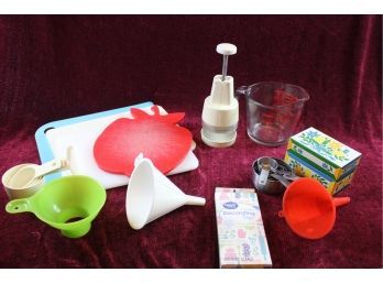 Baking Lot-cutting Board, 4-cup Measuring Cup, Chopper, Measuring Cups, Funnels