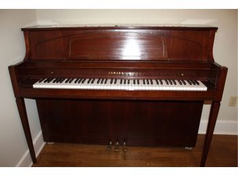 Yamaha Piano-older Keys Are In Nice Shape - Front Right Leg Has A Large Crack-  M450-TC