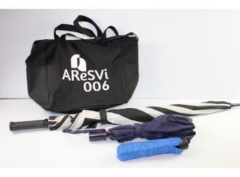 Tote With Three Umbrella-one Full And Two Compact