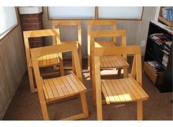 6 Nice Wooden Folding Chairs