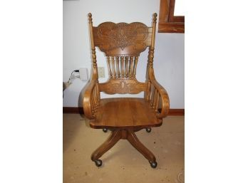 Nice Swivel Chair On Rollers-nice Shape - Back 42 In Tall