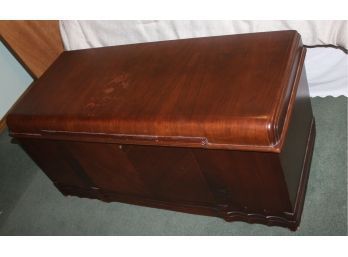 Antique Cedar Chest-beautiful But Has Some Damage On The Top-probably Early 1900s-19 X 44 X 21 Tall