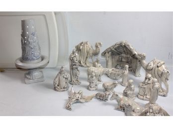 Drawer Tote With Ceramic Nativity-some Damage-and Nativity Light-works