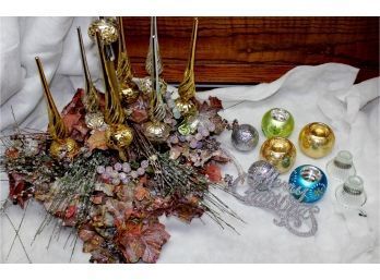 Beautiful Christmas Centerpiece And Candle Holders In Tote With Lid