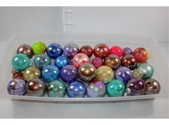 Under-bed Tote With Lid Full Of Beautiful Large Christmas Balls