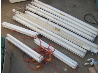 Fluorescent Lights With Electrical Plugs- 4- 4 Footers And 3-2 Footers