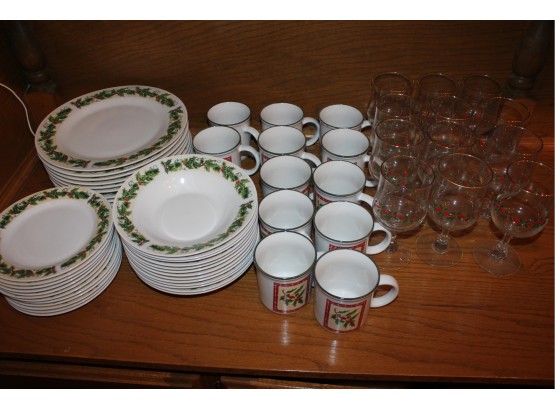 Christmas Dishes-service For 12 Plus An Extra Bowl, Plates,  Cups, Damned Glasses, Bowls, Dessert Plates