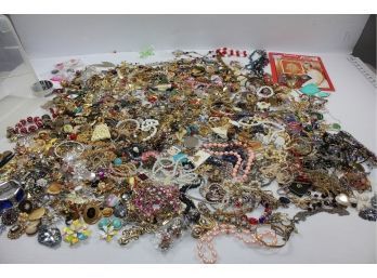 Over 20 Lbs  Of Miscellaneous Jewelry Items For Craft Projects