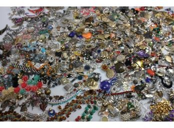 26 Pounds Of Jewelry Pieces For Crafts - Some Are Vintage-most Taken Apart
