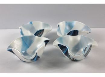 4 Blue And White Swirl Design Glass Bowls-one Has Been Repaired
