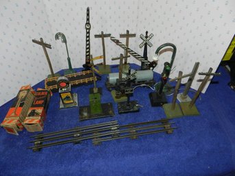 LARGE COLLECTION LIONEL MARX AMERICAN FLYER TRAIN CARS LIGHTS PARTS ETC.