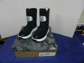 PAIR OF NORTH FACE WOMEN'S OZONE PARK WINTER BOOTS SIZE 10