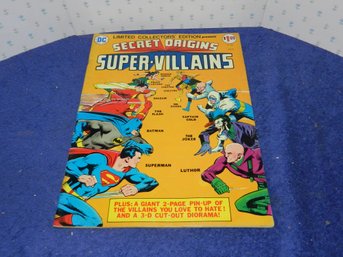 VINTAGE OVERSIZED COMIC BOOK 1975 SECRET ORIGINS SUPER VILLIANS C-39