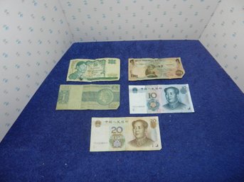 SMALL COLLECTION OF FOREIGN PAPER MONEY