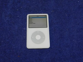 APPLE IPOD 30GB WHITE A1136 POWERS ON