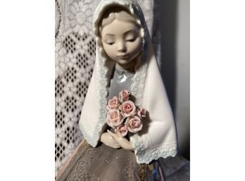 Lladro - Girl Sitting With Roses #05127 DAMAGED