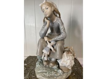 Lladro #1211 Girl With Doll
