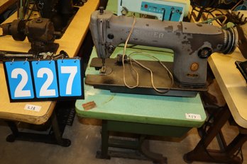 Vintage Singer Sewing Machine (No Table) 251-1