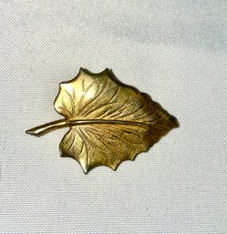 Vintage Gold Tone Leaf Brooch