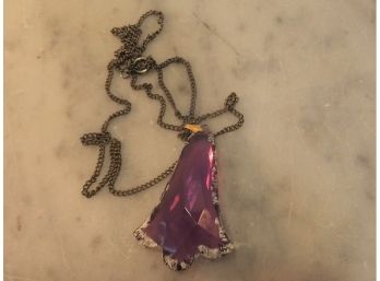 LAVENDER STONE PENDENT WITH A 12' CHAIN
