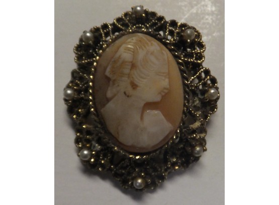 CAMEO PIN WITH PEARLS