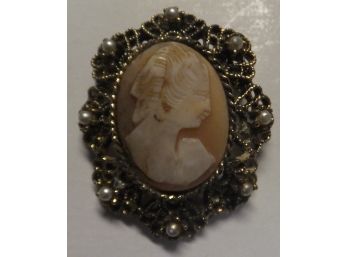 CAMEO PIN WITH PEARLS