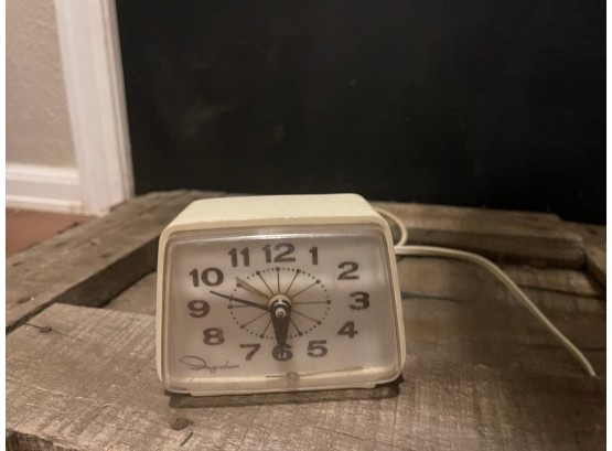 Vintage Ingraham Toastmaster 49-009 Cream Color Electric Alarm Clock 1960s, MCM, Retro Alarm Clocks