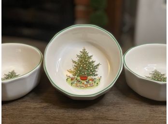 Spode Style - Christmas Tree Bowls - Set Of 3, Pfaltzgraff Bowls, And Matching Salt And Pepper Shaker Japan