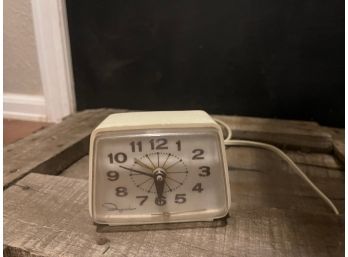 Vintage Ingraham Toastmaster 49-009 Cream Color Electric Alarm Clock 1960s, MCM, Retro Alarm Clocks