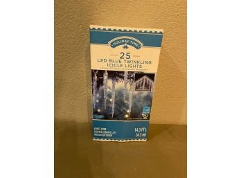 Holiday Time 25 Blue Random Twinkling Icicle LED Lights Indoor Outdoor 12 Ft White Wire NIB #4 Tested Working