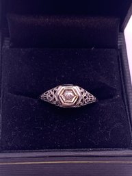 Deco 18 Kt Gold Beautiful Filigree Diamond Ring