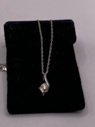 Elegant 14 Kt Gold Diamond Solitaire Necklace