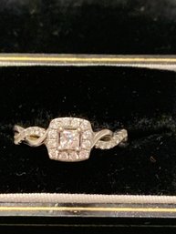 Gorgeous LEO Diamond 14 Kt Gold Halo Ring
