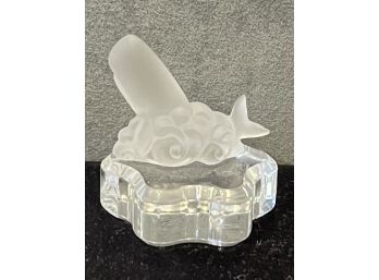 Adorable Frosted And Clear Crystal Miniature Whale