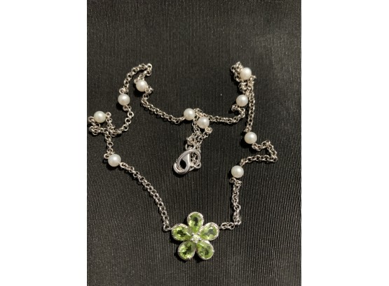 Lovely Sterling Peridot And Pearl Flower Necklace