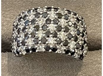 Gorgeous Black And White Crystal Ring Set In Sterling Silver Size 8