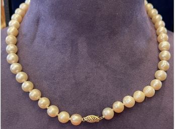 Superb 14 Karat Gold Classic Creamy Pearl Necklace