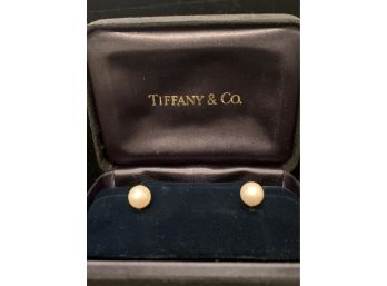 Classic Tiffany And Co Lustrous Pearl And 18kt Earrings