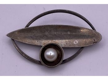 Lovely Mid Century Modern Sterling Silver Brooch With Cultured Pearl
