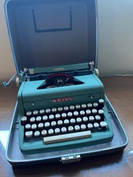 Vintage 1960s Royal Manual PortableTypewriter