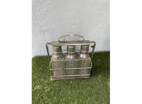 3 Glass Decanters Barware In Silver Caddy