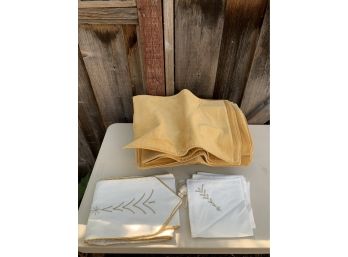 Gold Set Of Placemats/Runner/napkins