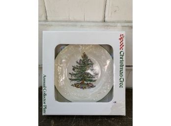 Spode Christmas Tree -8 Holly Embossed Annual Collector Plate