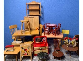 Lot Of Vintage Dollhouse Furniture
