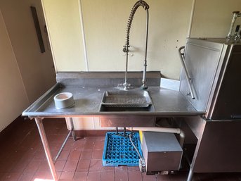 Stainless Steel Sink With Faucet Sprayer
